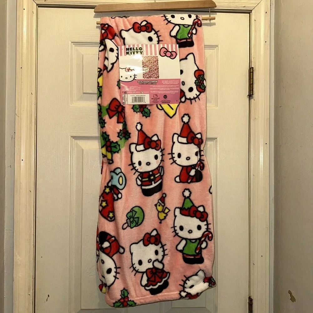 Hello Kitty Christmas Warm‎ Wreaths Silk Touch Throw Blanket Pink 50x70 NWOT